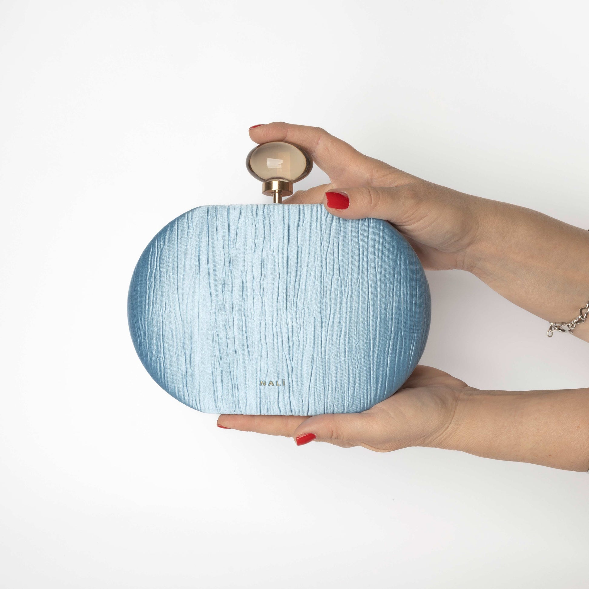 Pochette Rotonda Azzurra con Chiusura a Sfera