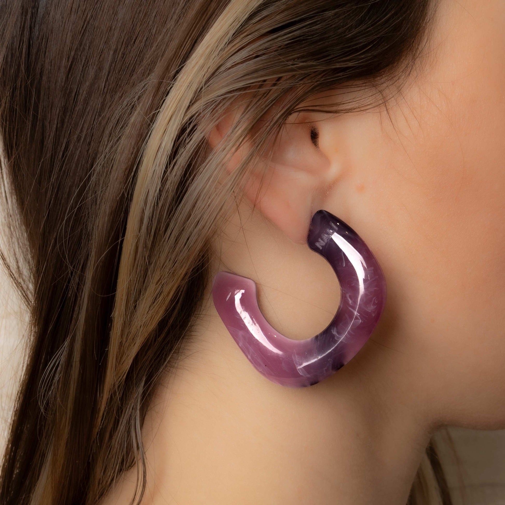 Orecchino ad Anello Viola in Resina