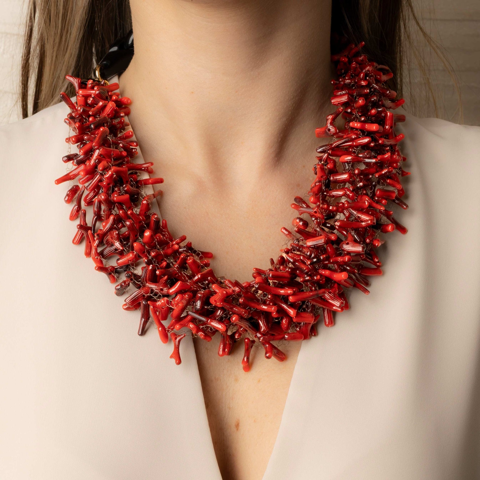 Collana Statement con Perline Effetto Corallo Rosso
