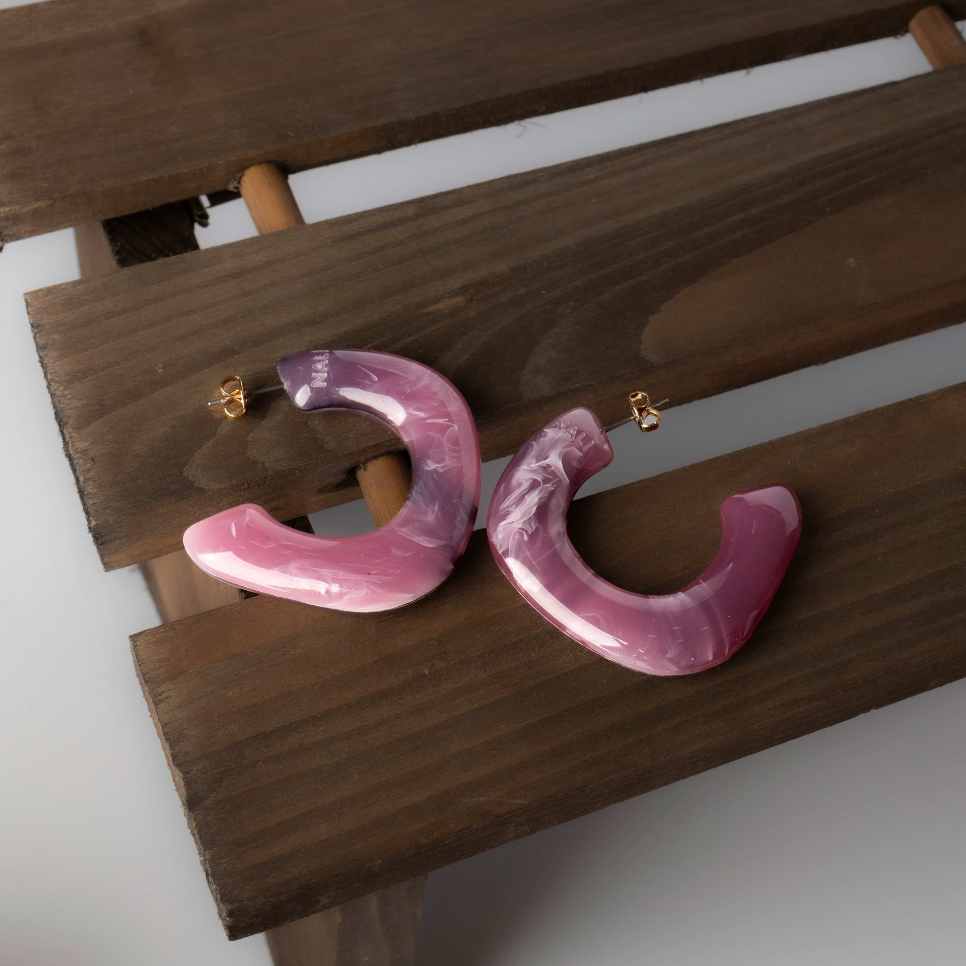 Orecchino ad Anello Viola in Resina