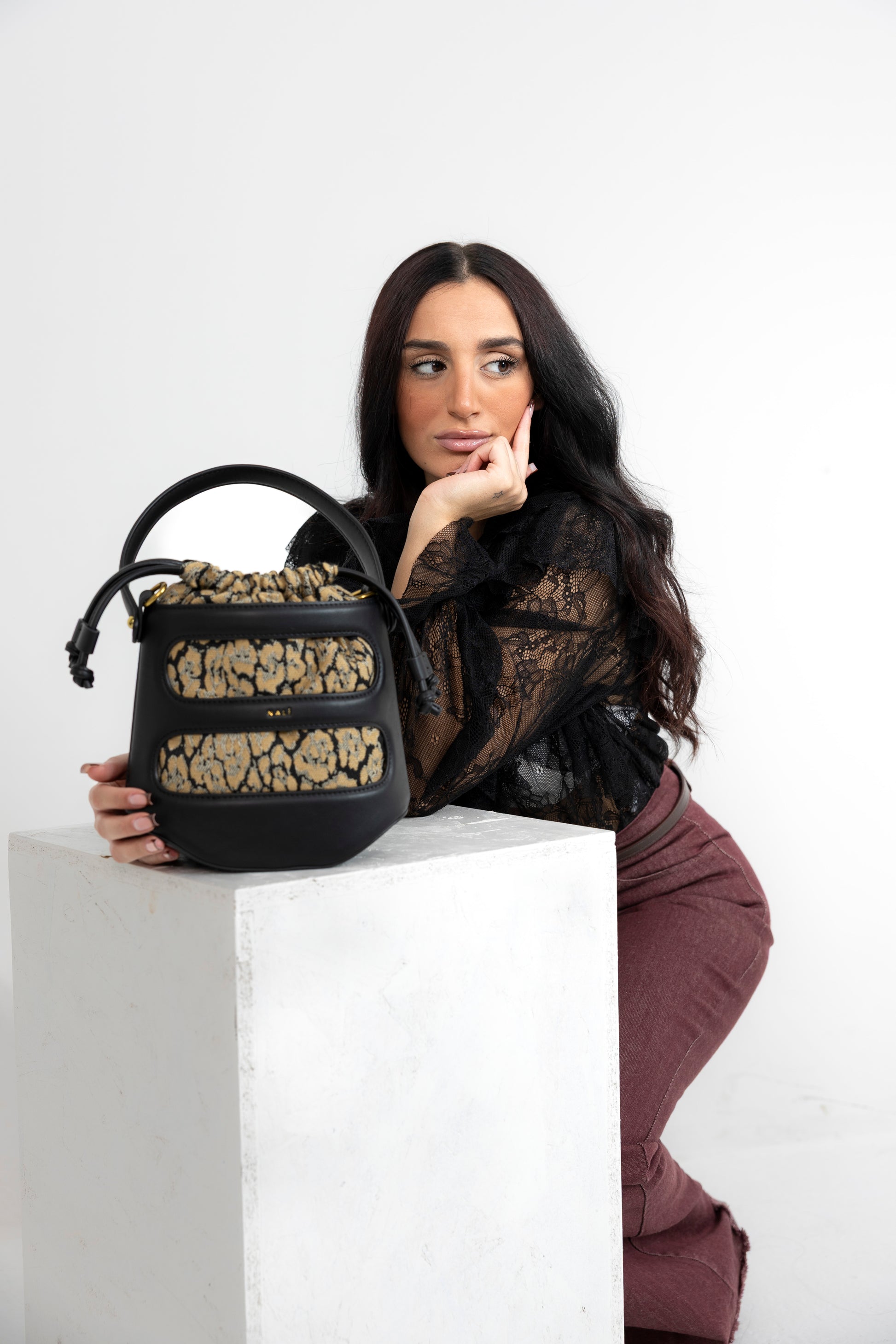 Borsa secchiello nero e animalier Nalì