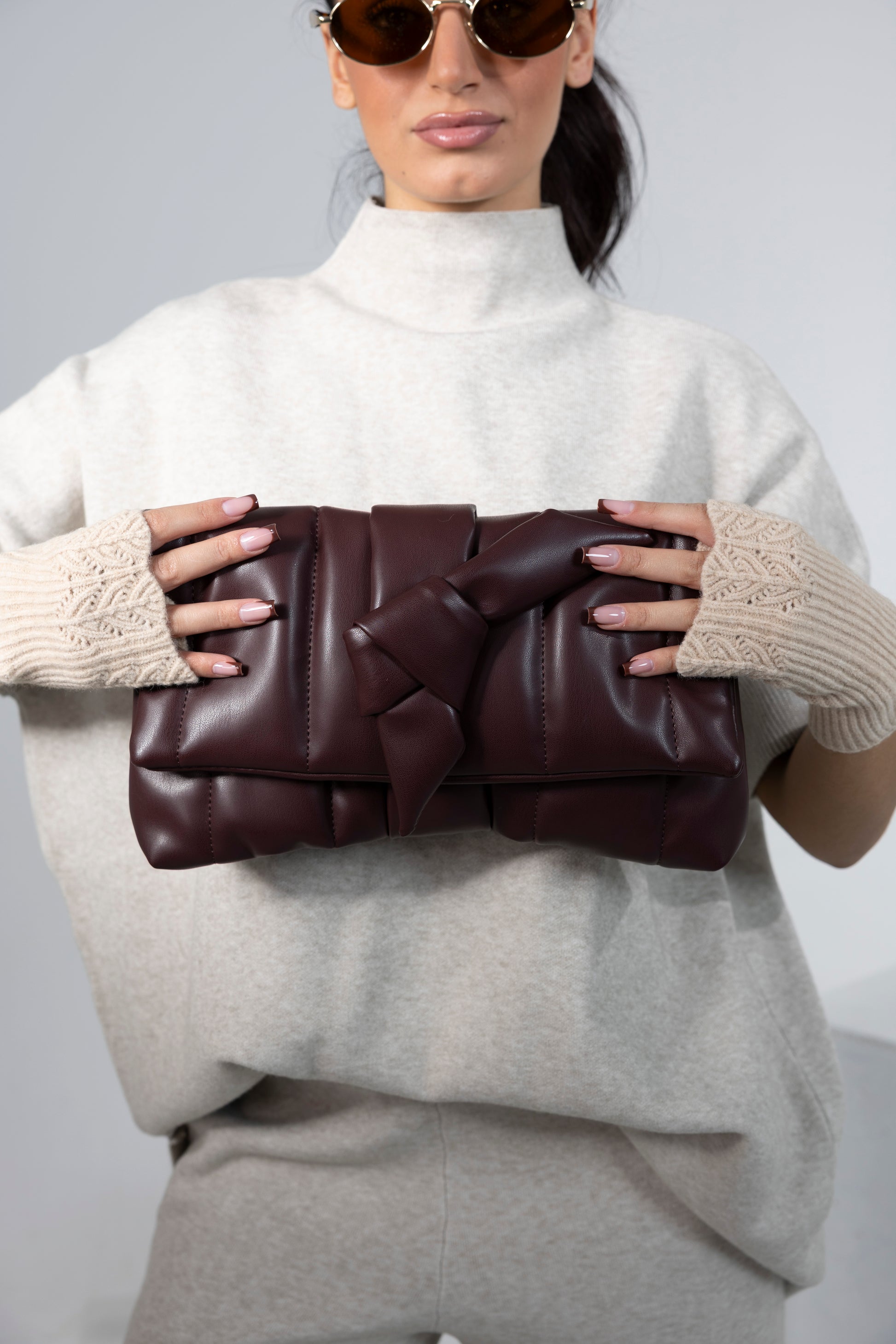 Borsa burgundy con fiocco su chiusura, Cièl