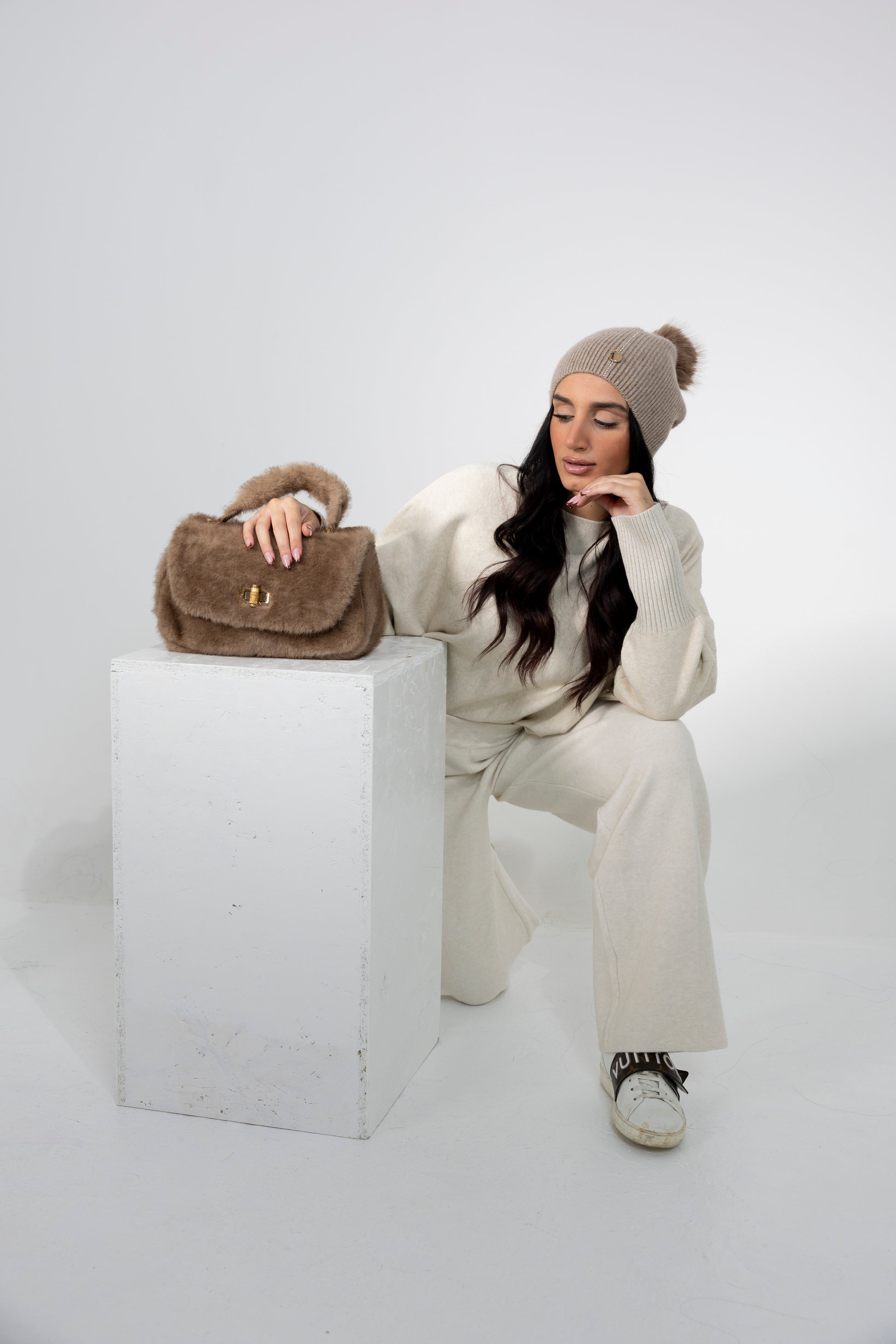 Borsa taupe in eco pelliccia Alessia Massimo