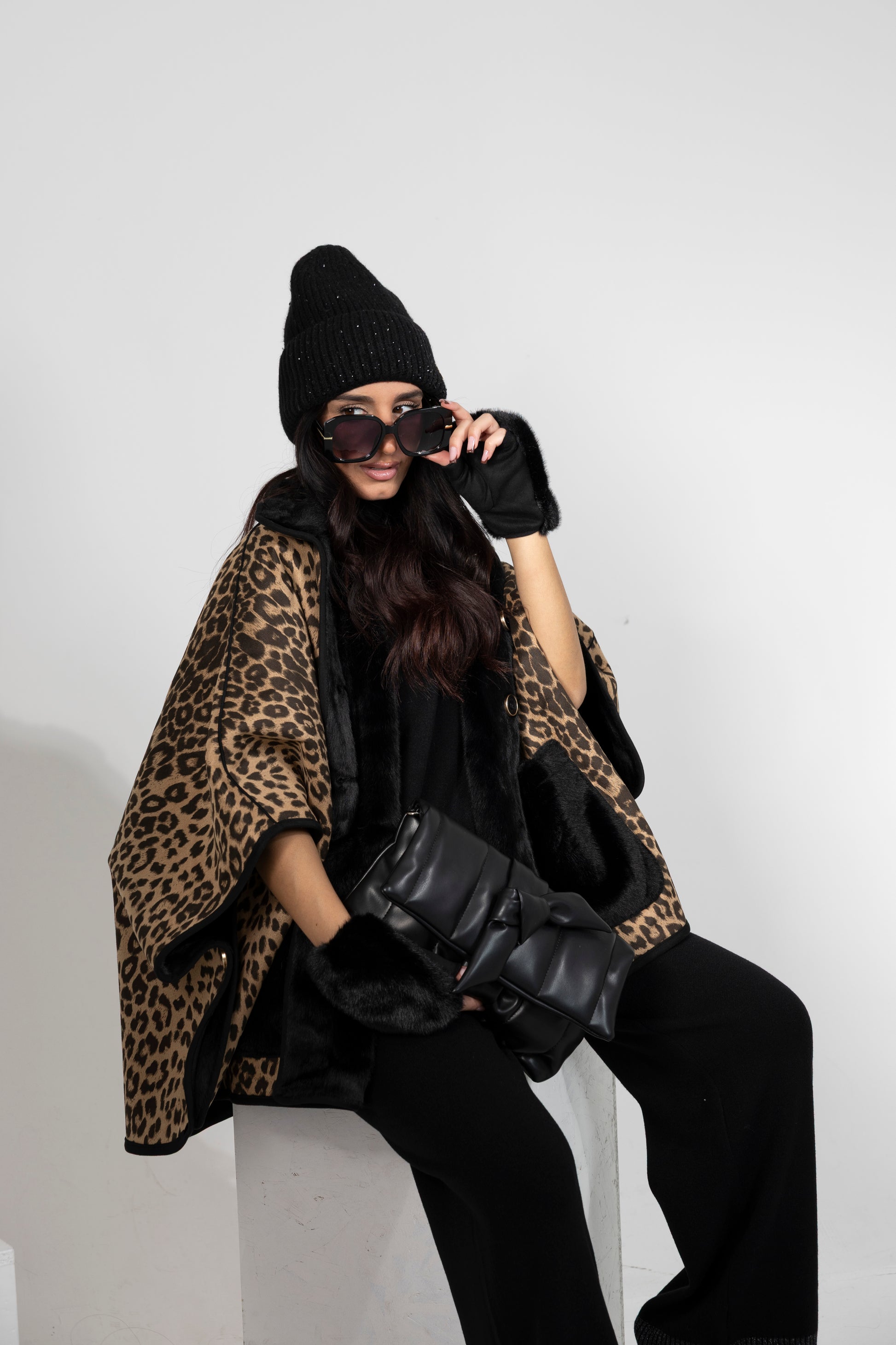 Borsa nera con fiocco su chiusura, Cièl